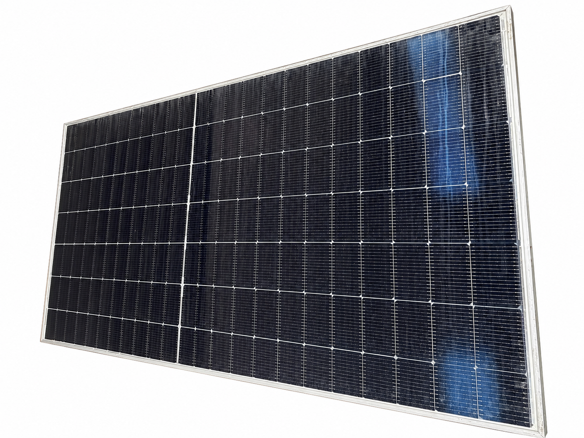 Jinko Tiger Neo 580W panel, angled view